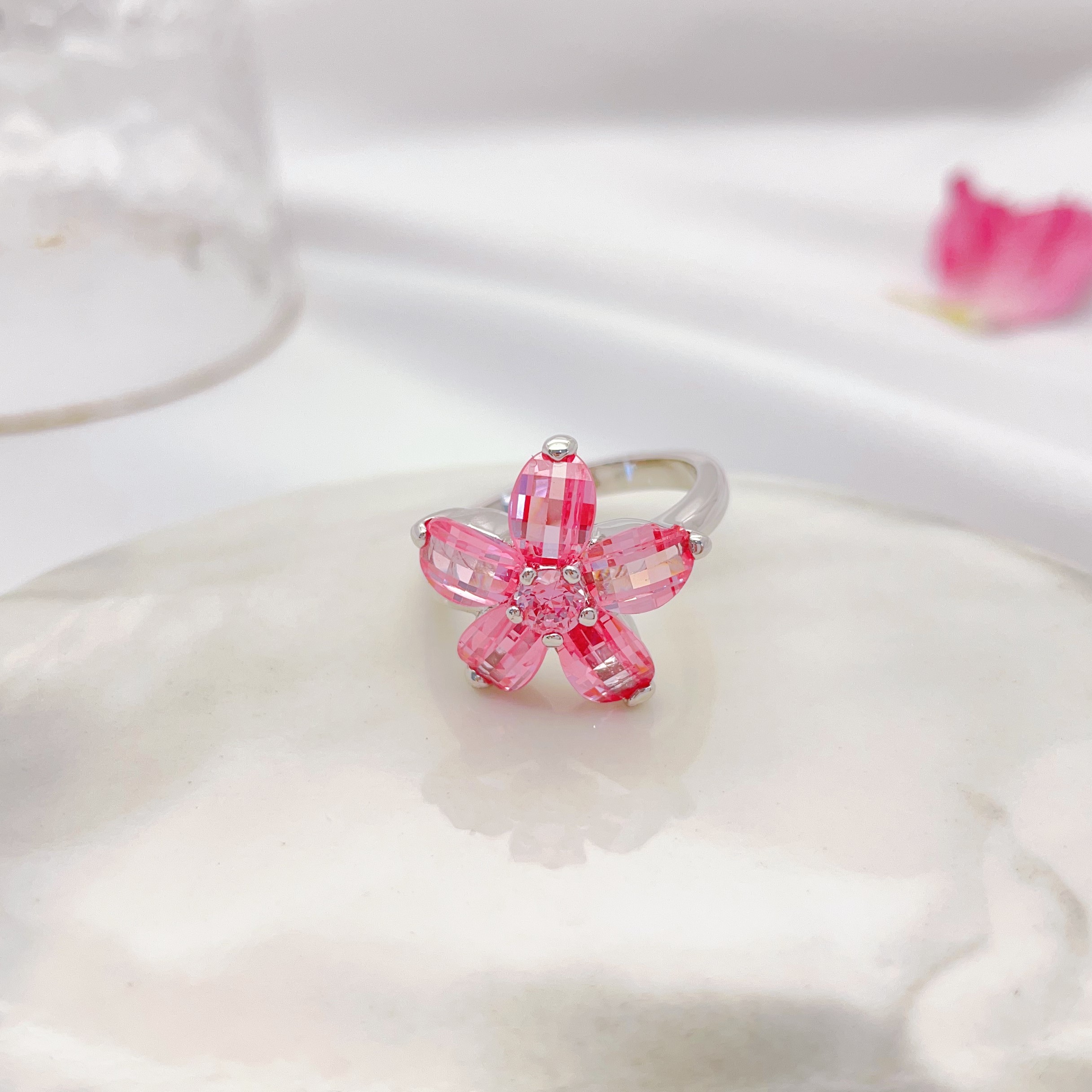 粉色宝石花朵戒指