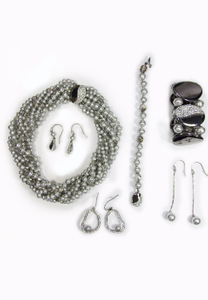 银色珍珠配密镶多排项链、手链和耳环