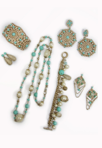 珍珠和玻璃密镶项链、手链和耳环